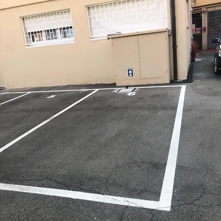 Lägenhet Guesthost - San Donato Fiere Essential With Parking
