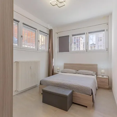 Guesthost - San Donato Fiere Essential Apartment With Parking *