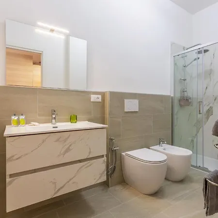 Guesthost - San Donato Fiere Essential Apartment With Parking Daire Bolonya