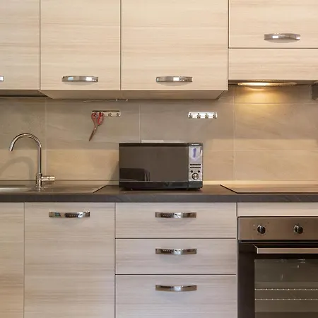 Guesthost - San Donato Fiere Essential Apartment With Parking Apartamento Bolonha