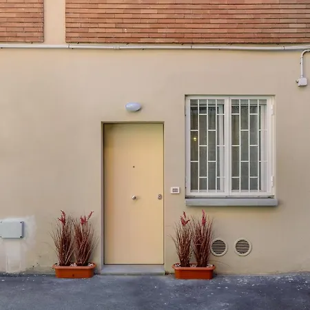 Guesthost - San Donato Fiere Essential Apartment With Parking Bolonya