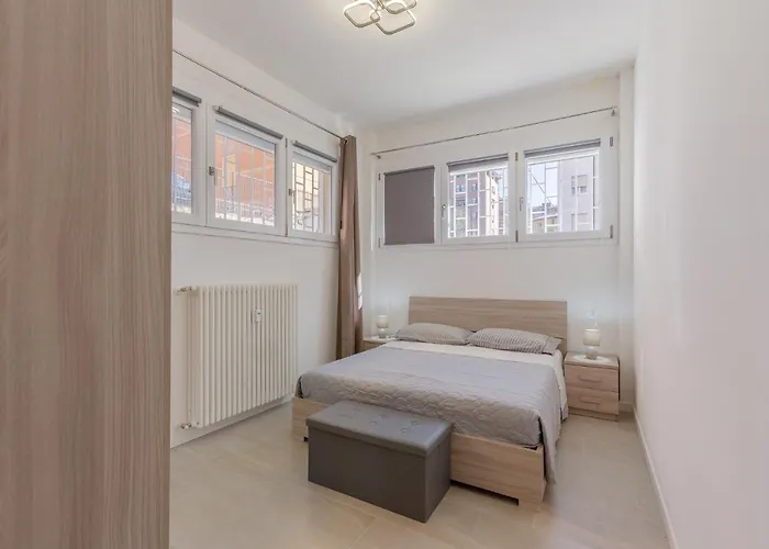 Guesthost - San Donato Fiere Essential With Parking *