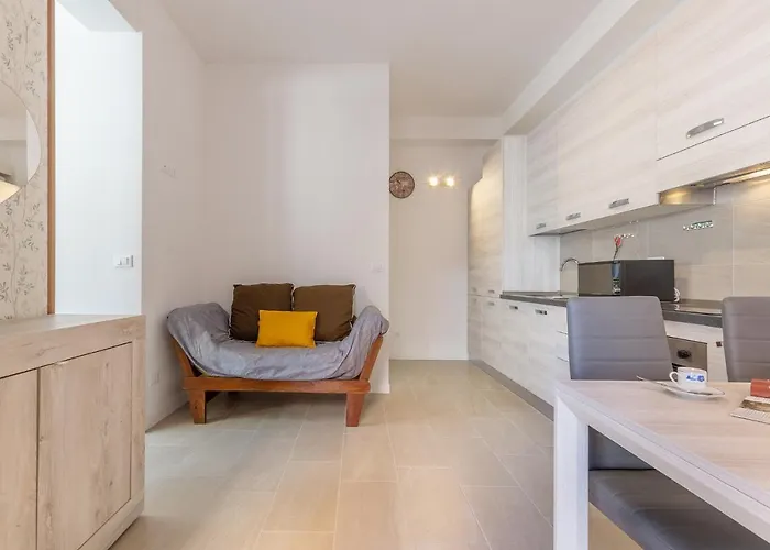 Guesthost - San Donato Fiere Essential With Parking شقة بولونيا