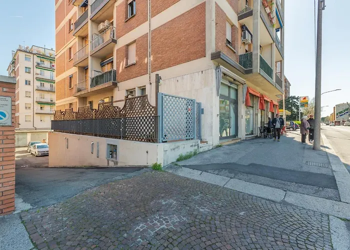 Guesthost - San Donato Fiere Essential With Parking شقة بولونيا