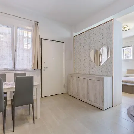 Guesthost - San Donato Fiere Essential With Parking Apartmán *