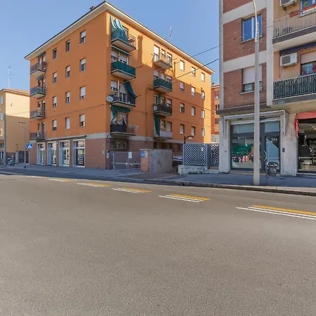 Guesthost - San Donato Fiere Essential With Parking