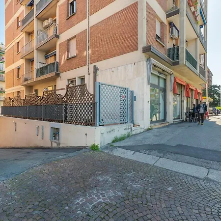 Guesthost - San Donato Fiere Essential With Parking Apartmán Boloňa