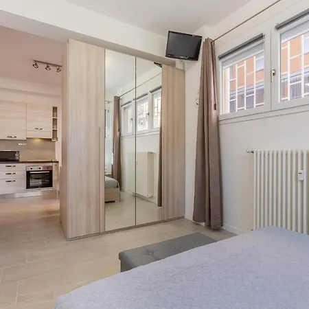 アパート Guesthost - San Donato Fiere Essential Apartment With Parking