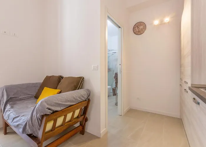 Guesthost - San Donato Fiere Essential With Parking *