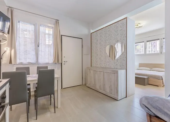 Guesthost - San Donato Fiere Essential With Parking Apartman *