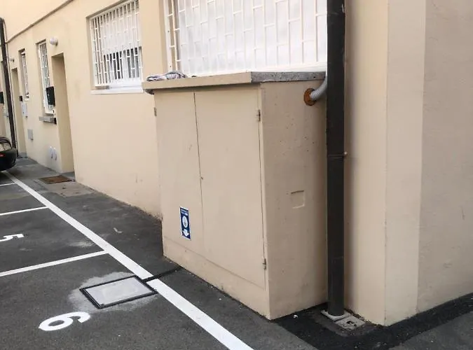 Guesthost - San Donato Fiere Essential With Parking *